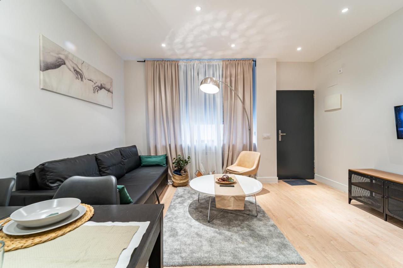 Edsam Madrid Apartments Black ภายนอก รูปภาพ