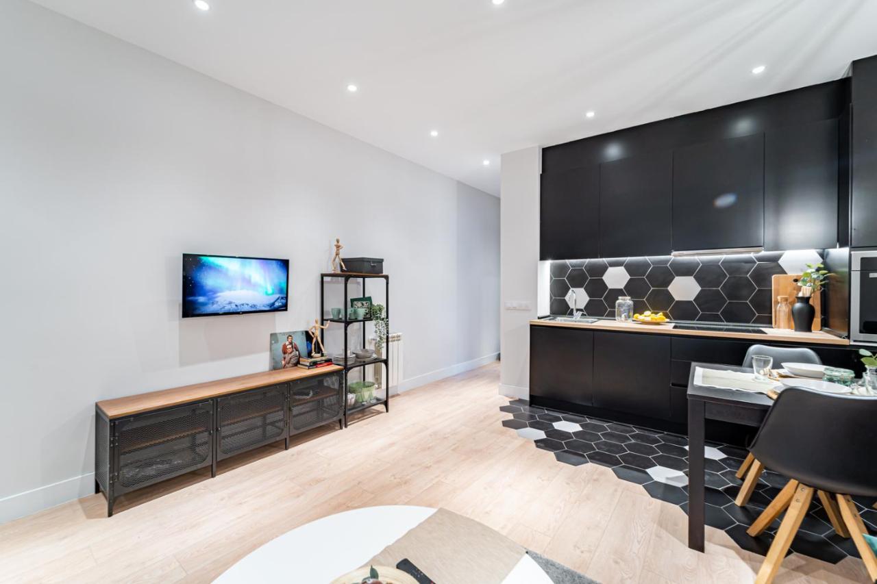 Edsam Madrid Apartments Black ภายนอก รูปภาพ