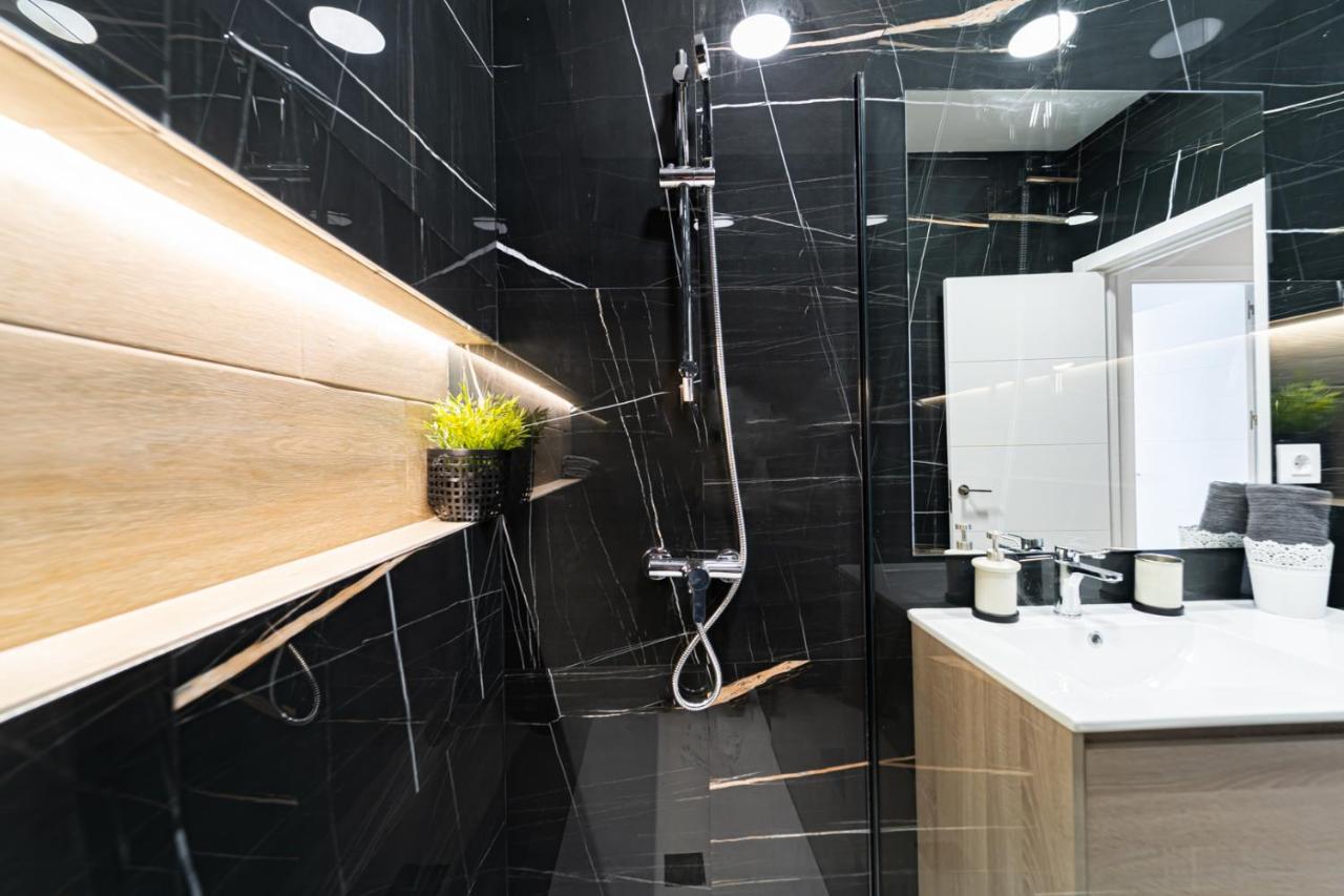 Edsam Madrid Apartments Black ภายนอก รูปภาพ