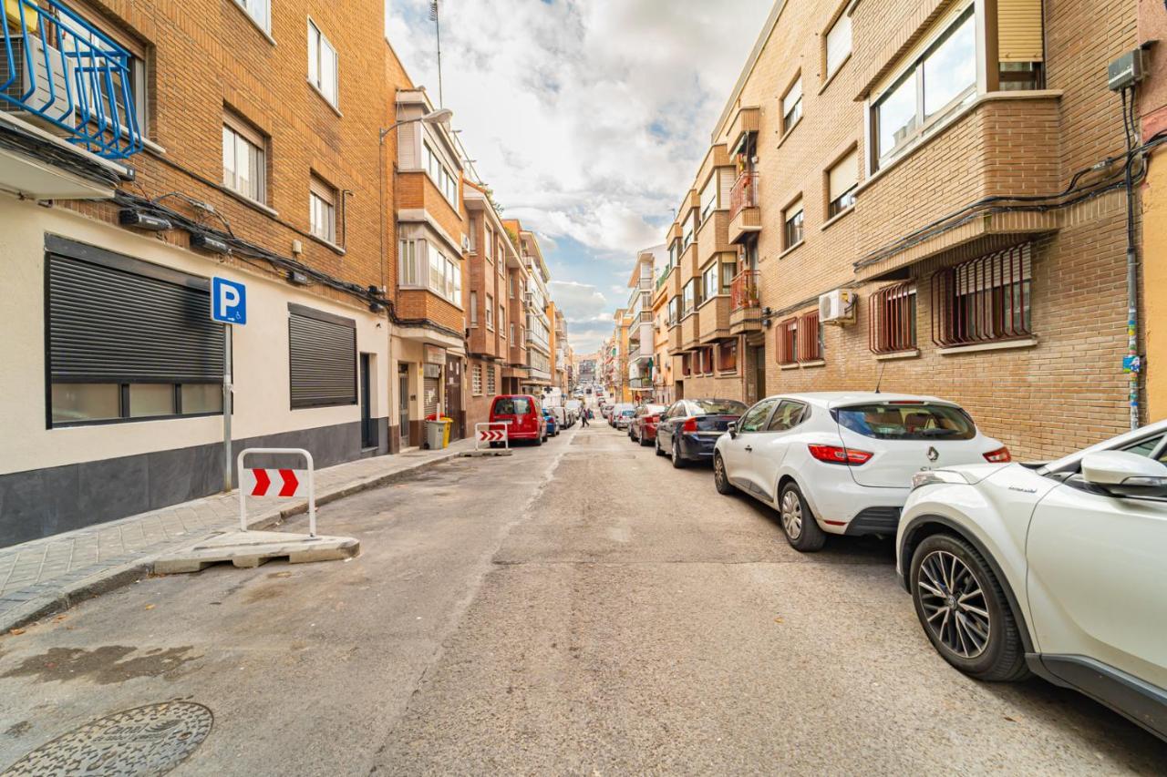Edsam Madrid Apartments Black ภายนอก รูปภาพ