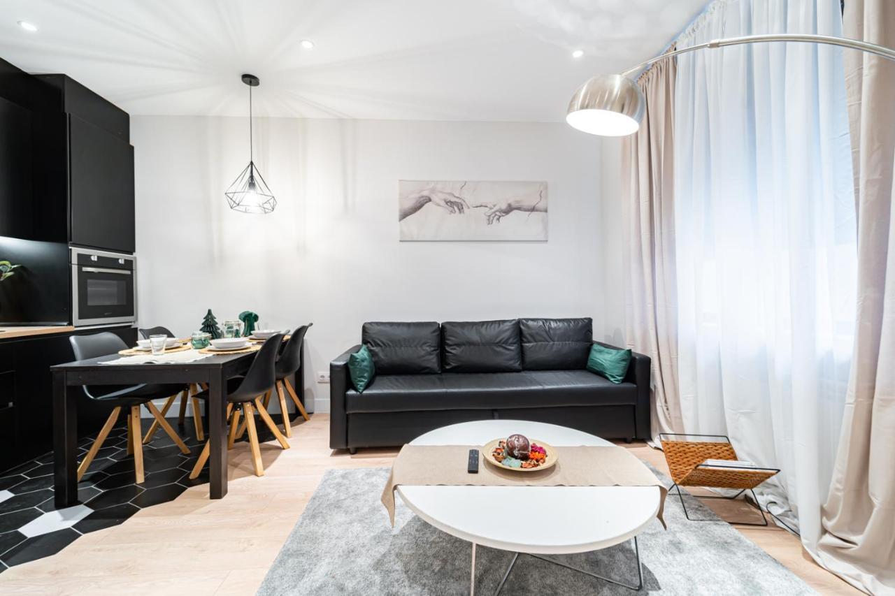 Edsam Madrid Apartments Black ภายนอก รูปภาพ