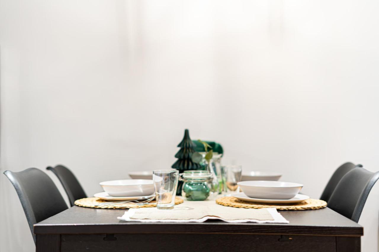 Edsam Madrid Apartments Black ภายนอก รูปภาพ