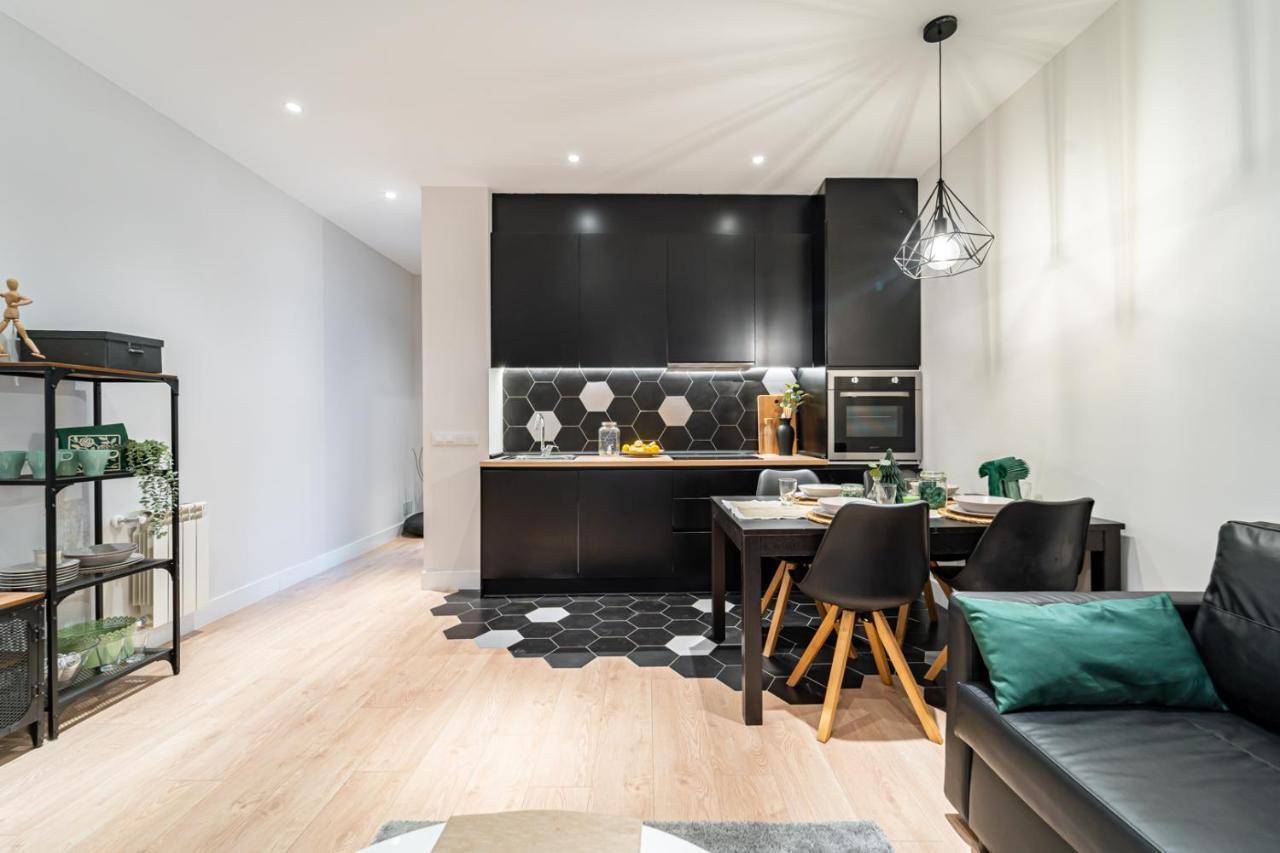 Edsam Madrid Apartments Black ภายนอก รูปภาพ