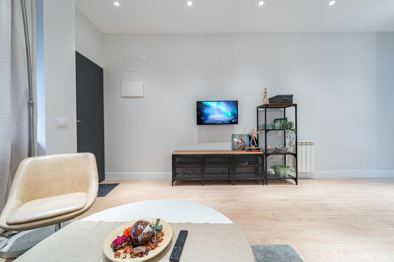 Edsam Madrid Apartments Black ภายนอก รูปภาพ
