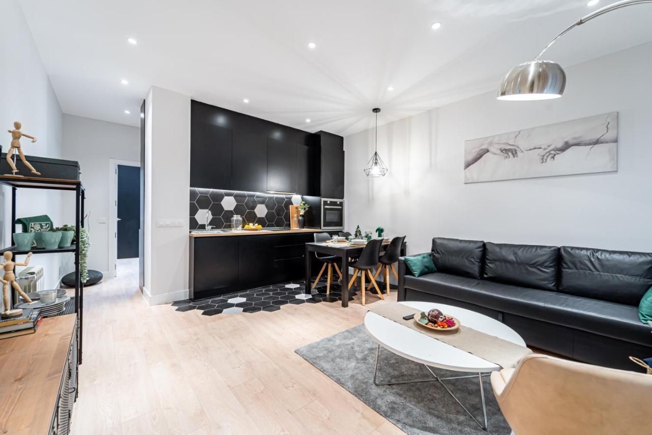 Edsam Madrid Apartments Black ภายนอก รูปภาพ