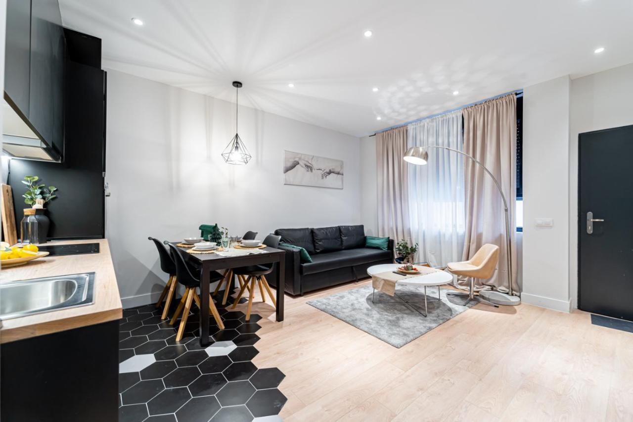 Edsam Madrid Apartments Black ภายนอก รูปภาพ