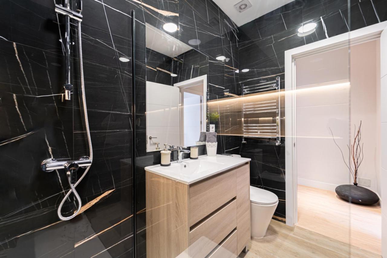 Edsam Madrid Apartments Black ภายนอก รูปภาพ