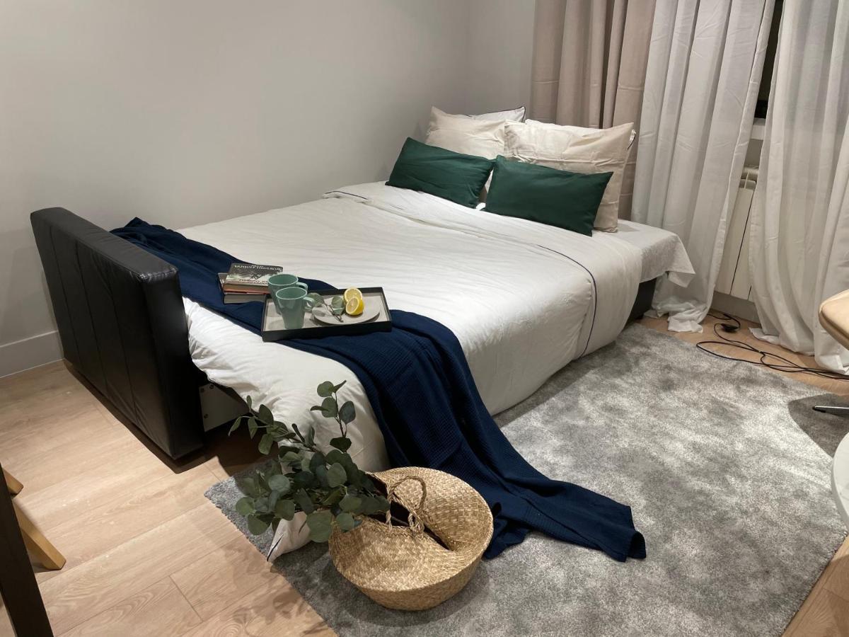 Edsam Madrid Apartments Black ภายนอก รูปภาพ