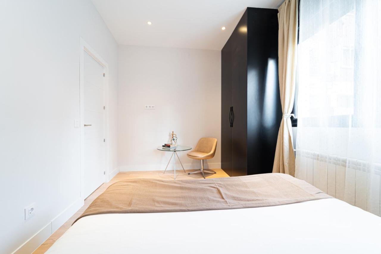 Edsam Madrid Apartments Black ภายนอก รูปภาพ