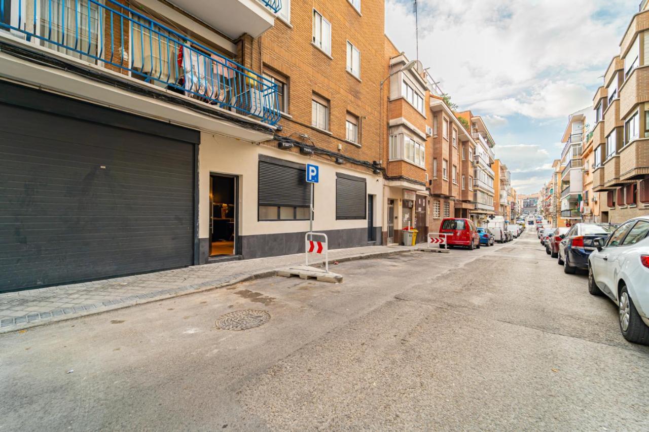 Edsam Madrid Apartments Black ภายนอก รูปภาพ
